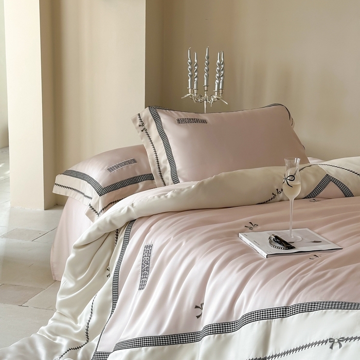 91家纺网 家纺一手货源 找家纺 咏绒家纺2025新款60S奥地利兰精天丝绣花四件套千鸟格-克洛伊 克洛伊-粉