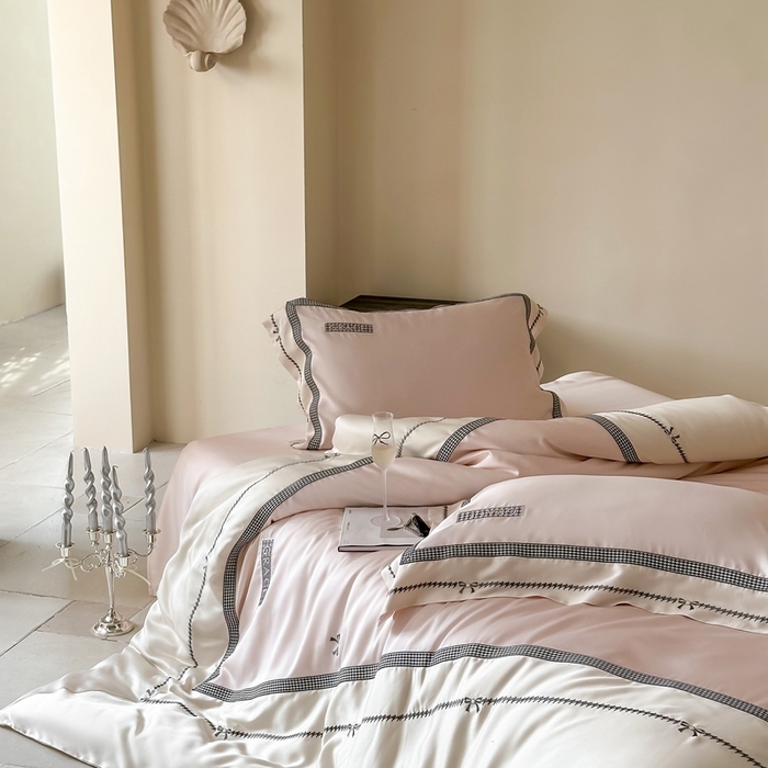 91家纺网 家纺一手货源 找家纺 咏绒家纺2025新款60S奥地利兰精天丝绣花四件套千鸟格-克洛伊 克洛伊-粉