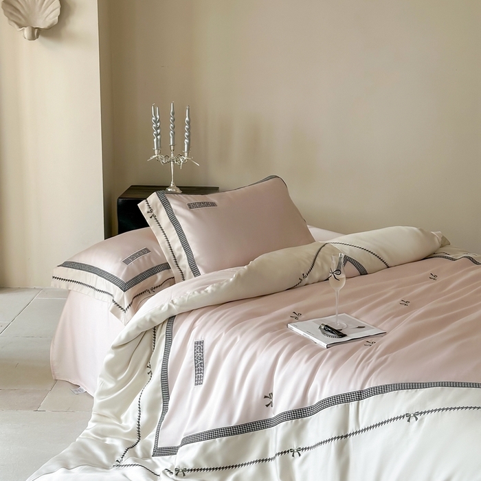 91家纺网 家纺一手货源 找家纺 咏绒家纺2025新款60S奥地利兰精天丝绣花四件套千鸟格-克洛伊 克洛伊-粉