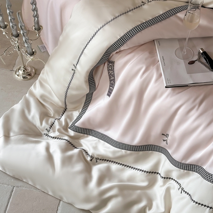 91家纺网 家纺一手货源 找家纺 咏绒家纺2025新款60S奥地利兰精天丝绣花四件套千鸟格-克洛伊 克洛伊-粉