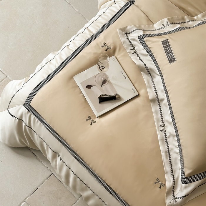 91家纺网 家纺一手货源 找家纺 咏绒家纺2025新款60S奥地利兰精天丝绣花四件套千鸟格-克洛伊 克洛伊-咖