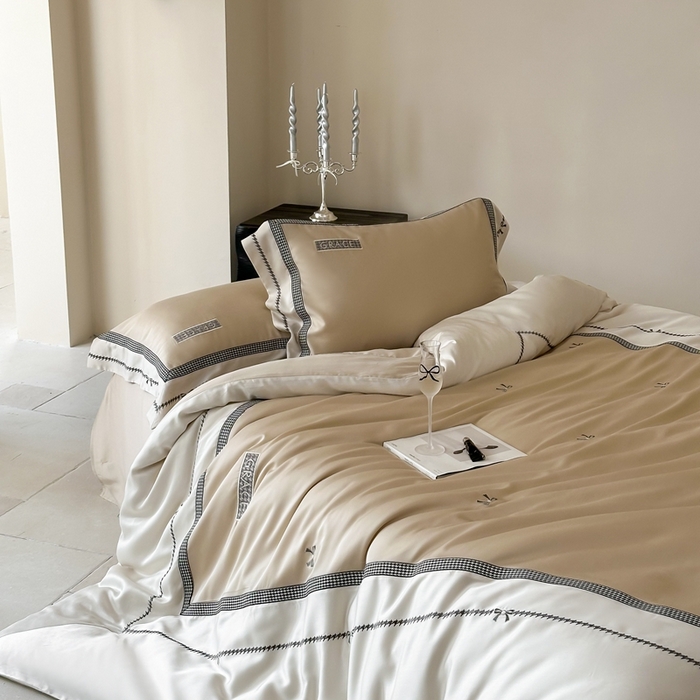 91家纺网 家纺一手货源 找家纺 咏绒家纺2025新款60S奥地利兰精天丝绣花四件套千鸟格-克洛伊 克洛伊-咖