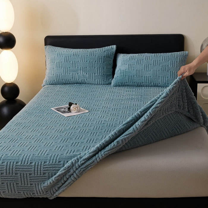 91家纺网 家纺一手货源 找家纺 欧邦2025新款提花舒棉绒塔芙绒床笠跨境-场景一 半岛蓝