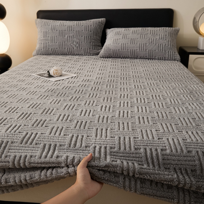 91家纺网 家纺一手货源 找家纺 欧邦2025新款提花舒棉绒塔芙绒床笠跨境-场景一 冰川灰