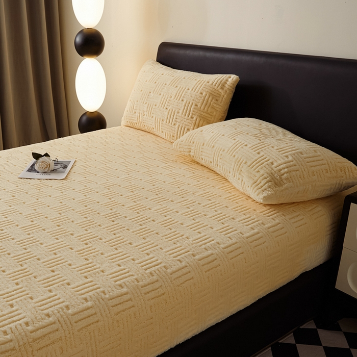 91家纺网 家纺一手货源 找家纺 欧邦2025新款提花舒棉绒塔芙绒床笠跨境-场景一 稻香黄