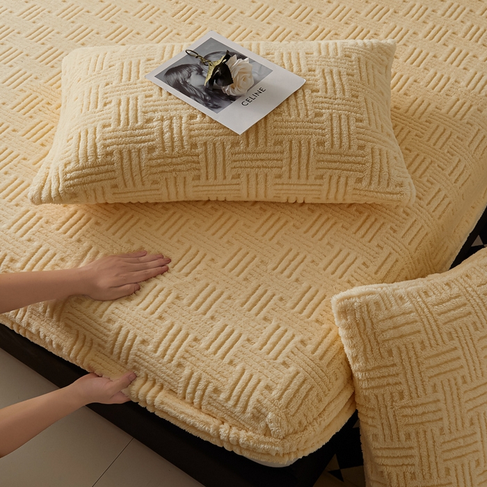 91家纺网 家纺一手货源 找家纺 欧邦2025新款提花舒棉绒塔芙绒床笠跨境-场景一 稻香黄