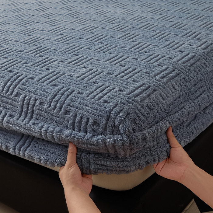 91家纺网 家纺一手货源 找家纺 欧邦2025新款提花舒棉绒塔芙绒床笠跨境-场景一 贵族蓝