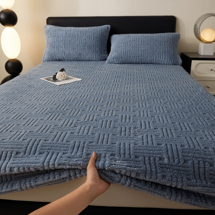 91家纺网 家纺一手货源 找家纺 欧邦2025新款提花舒棉绒塔芙绒床笠跨境-场景一 贵族蓝