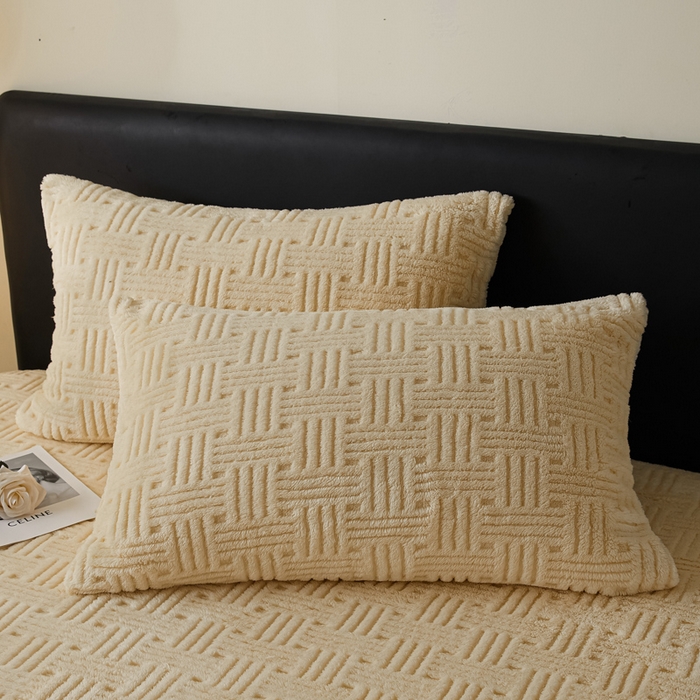 91家纺网 家纺一手货源 找家纺 欧邦2025新款提花舒棉绒塔芙绒床笠跨境-场景一 暖米杏