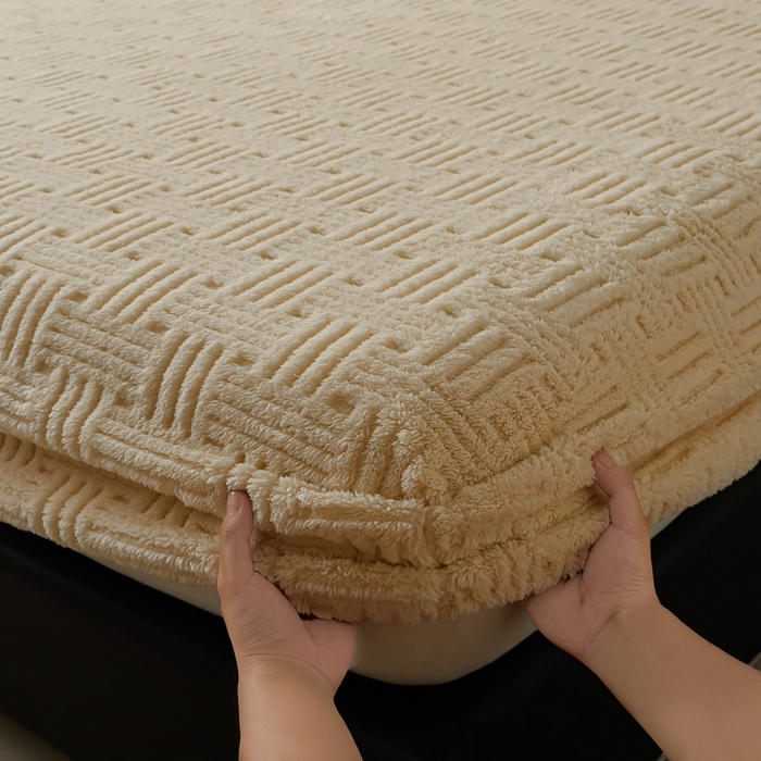 91家纺网 家纺一手货源 找家纺 欧邦2025新款提花舒棉绒塔芙绒床笠跨境-场景一 暖米杏