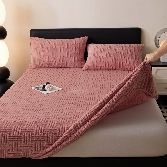 91家纺网 家纺一手货源 找家纺 欧邦2025新款提花舒棉绒塔芙绒床笠跨境-场景一 桃粉色