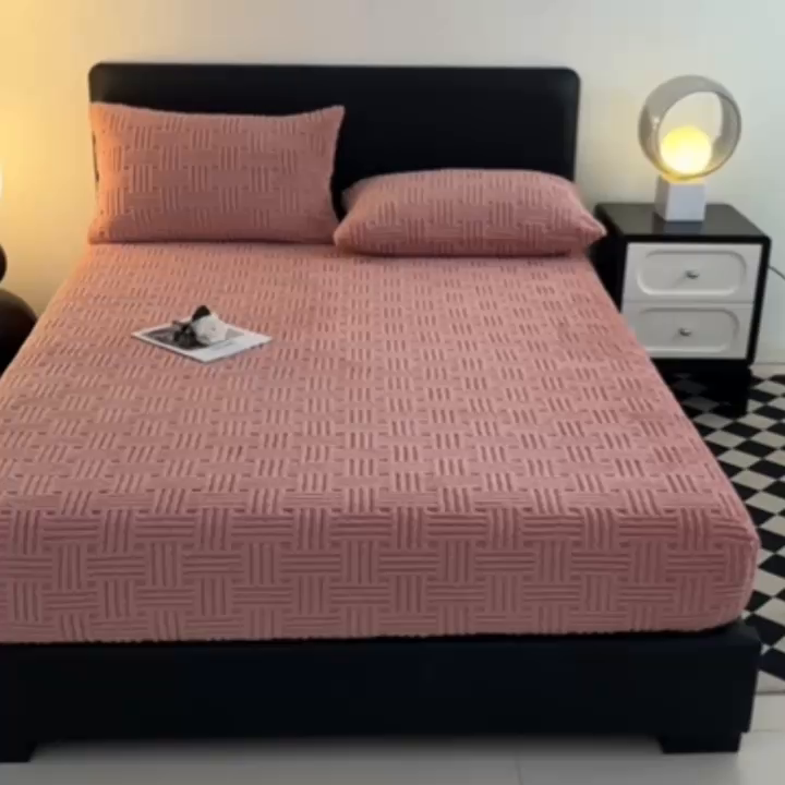 91家纺网 家纺一手货源 找家纺 欧邦2025新款提花舒棉绒塔芙绒床笠跨境-场景一 桃粉色