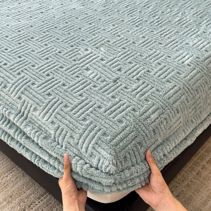 91家纺网 家纺一手货源 找家纺 欧邦2025新款提花舒棉绒塔芙绒床笠跨境-场景二 床笠款-半岛蓝