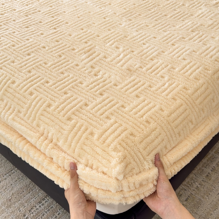 91家纺网 家纺一手货源 找家纺 欧邦2025新款提花舒棉绒塔芙绒床笠跨境-场景二 床笠款-稻香黄