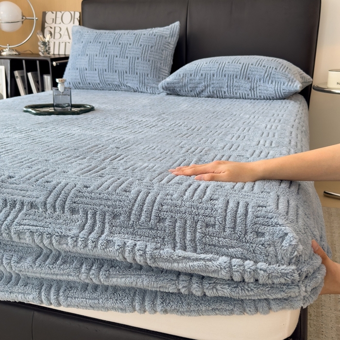 91家纺网 家纺一手货源 找家纺 欧邦2025新款提花舒棉绒塔芙绒床笠跨境-场景二 床笠款-贵族蓝