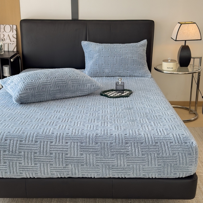 91家纺网 家纺一手货源 找家纺 欧邦2025新款提花舒棉绒塔芙绒床笠跨境-场景二 床笠款-贵族蓝