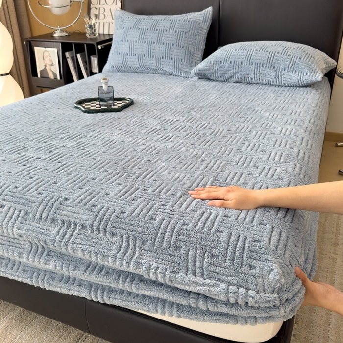 91家纺网 家纺一手货源 找家纺 欧邦2025新款提花舒棉绒塔芙绒床笠跨境-场景二 床笠款-贵族蓝