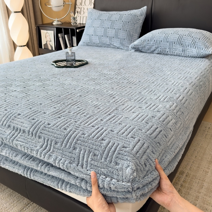 91家纺网 家纺一手货源 找家纺 欧邦2025新款提花舒棉绒塔芙绒床笠跨境-场景二 床笠款-贵族蓝