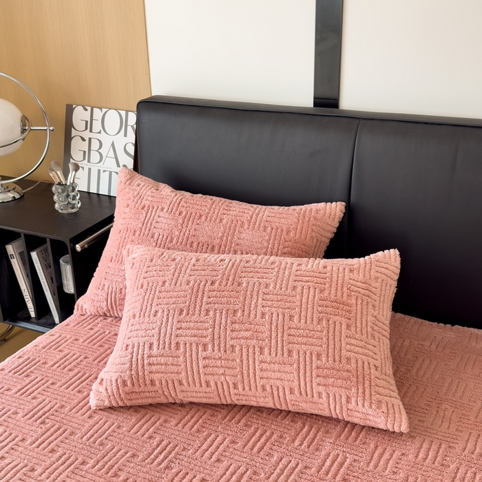 91家纺网 家纺一手货源 找家纺 欧邦2025新款提花舒棉绒塔芙绒床笠跨境-场景二 床笠款-桃粉