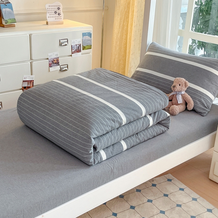 91家纺网 家纺一手货源 找家纺 柠萌家居 2025年最新款学生宿舍全棉无印风A类良品宿舍上下铺三件套 宽双线冷灰