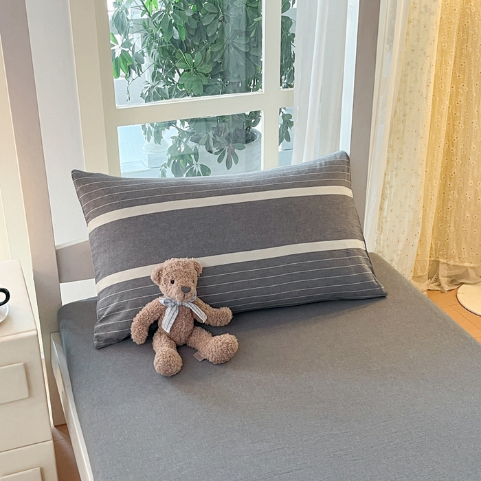 91家纺网 家纺一手货源 找家纺 柠萌家居 2025年最新款学生宿舍全棉无印风A类良品宿舍上下铺三件套 宽双线冷灰