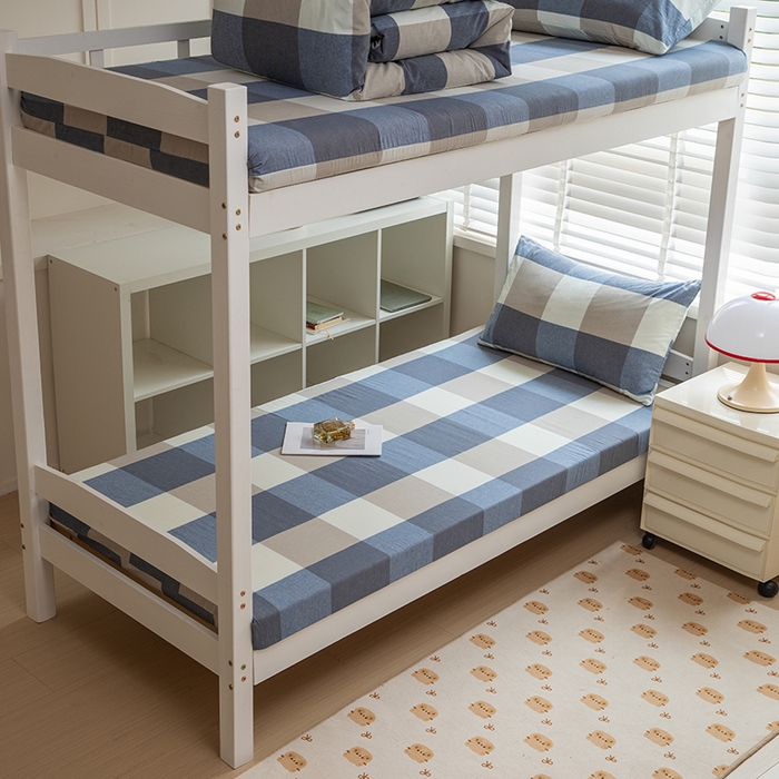 91家纺网 家纺一手货源 找家纺 柠萌家居 2025年最新款学生宿舍全棉无印风A类良品宿舍上下铺三件套 蓝白大格