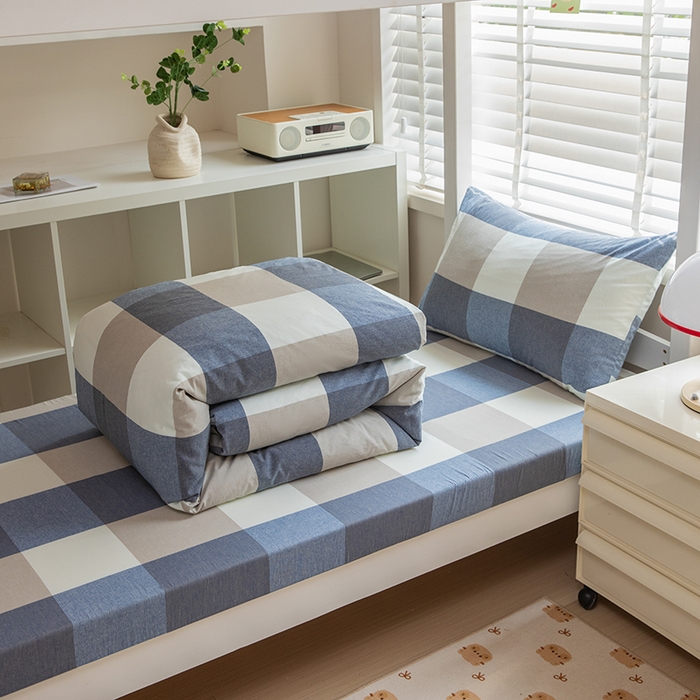 91家纺网 家纺一手货源 找家纺 柠萌家居 2025年最新款学生宿舍全棉无印风A类良品宿舍上下铺三件套 蓝白大格