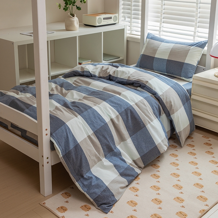 91家纺网 家纺一手货源 找家纺 柠萌家居 2025年最新款学生宿舍全棉无印风A类良品宿舍上下铺三件套 蓝白大格