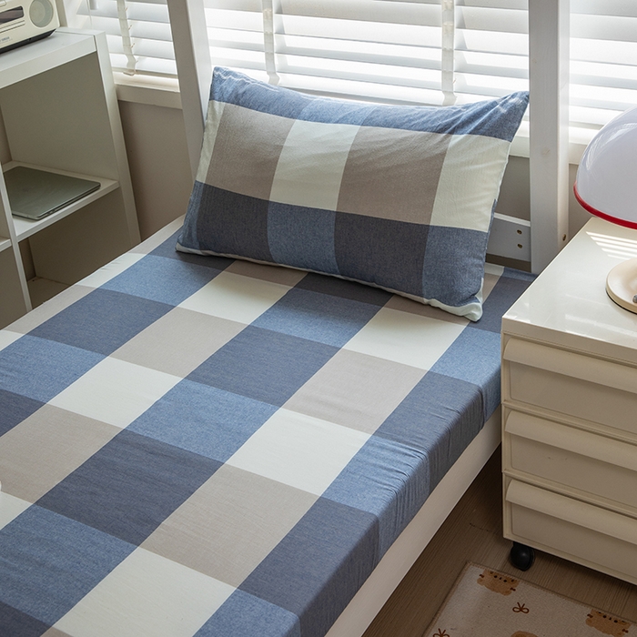 91家纺网 家纺一手货源 找家纺 柠萌家居 2025年最新款学生宿舍全棉无印风A类良品宿舍上下铺三件套 蓝白大格