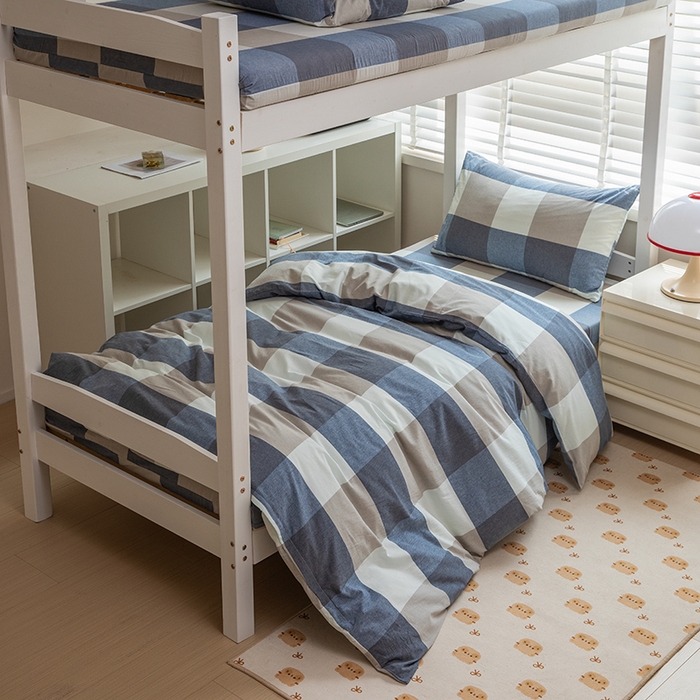 91家纺网 家纺一手货源 找家纺 柠萌家居 2025年最新款学生宿舍全棉无印风A类良品宿舍上下铺三件套 蓝白大格