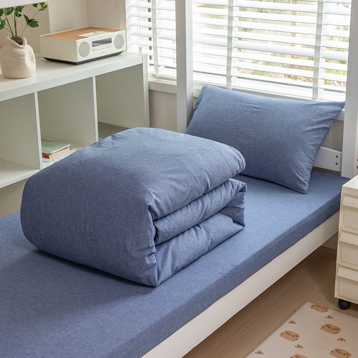 91家纺网 家纺一手货源 找家纺 柠萌家居 2025年最新款学生宿舍全棉无印风A类良品宿舍上下铺三件套 牛仔蓝