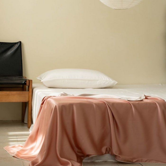 91家纺网 家纺一手货源 找家纺 咏绒家纺工厂店 2025新款A类奥地利进口天丝盖毯系列 -风格一 桃之夭夭