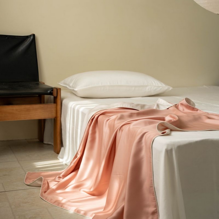 91家纺网 家纺一手货源 找家纺 咏绒家纺工厂店 2025新款A类奥地利进口天丝盖毯系列 -风格一 桃之夭夭