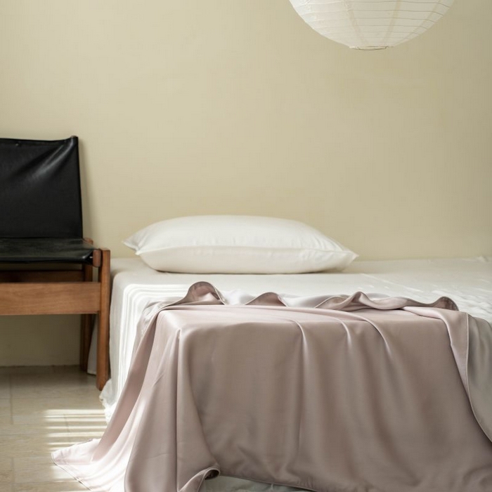 91家纺网 家纺一手货源 找家纺 咏绒家纺工厂店 2025新款A类奥地利进口天丝盖毯系列 -风格一 凝脂紫