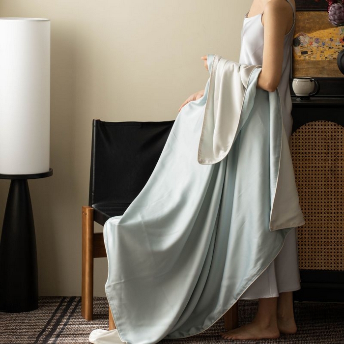 91家纺网 家纺一手货源 找家纺 咏绒家纺工厂店 2025新款A类奥地利进口天丝盖毯系列 -风格一 秋波蓝