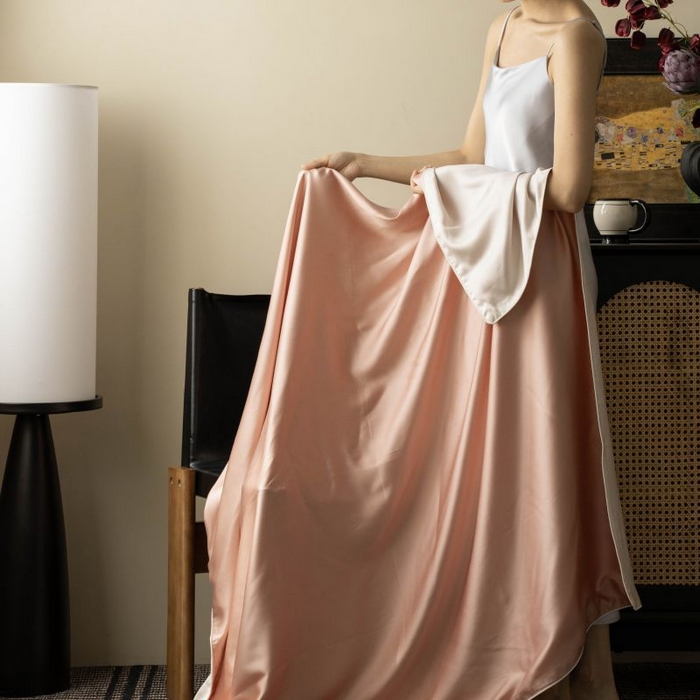 91家纺网 家纺一手货源 找家纺 咏绒家纺工厂店 2025新款A类奥地利进口天丝盖毯系列 -风格一 桃之夭夭