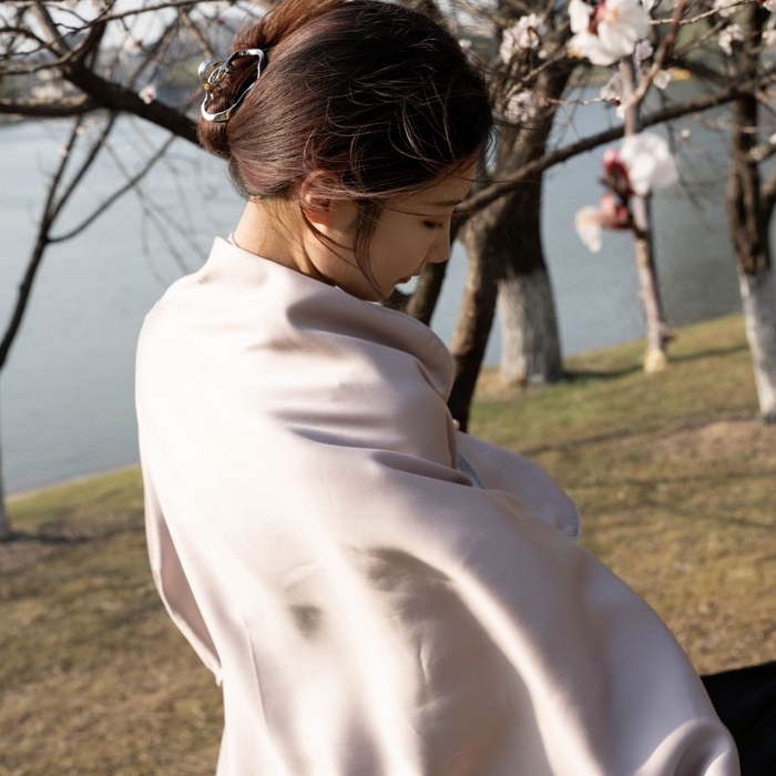 91家纺网 家纺一手货源 找家纺 咏绒家纺工厂店 2025新款A类奥地利进口天丝盖毯系列 -风格一 凝脂紫