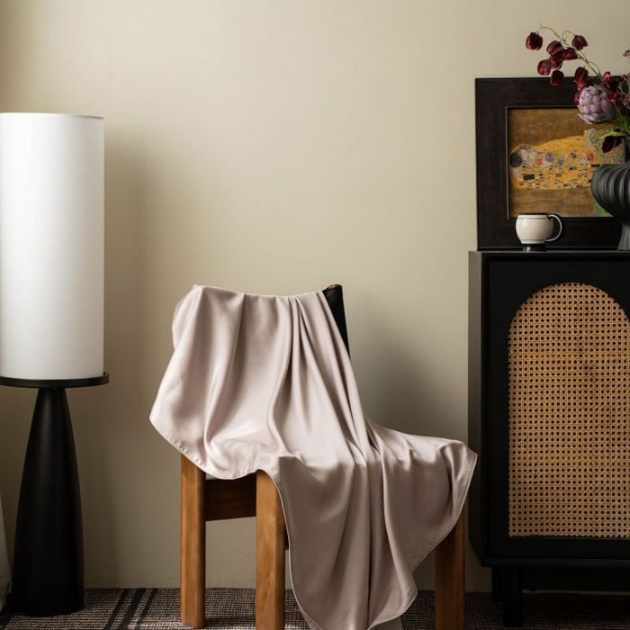 91家纺网 家纺一手货源 找家纺 咏绒家纺工厂店 2025新款A类奥地利进口天丝盖毯系列 -风格一 凝脂紫