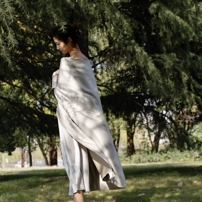 91家纺网 家纺一手货源 找家纺 咏绒家纺工厂店 2025新款A类奥地利进口天丝盖毯系列 -风格一 云间青绿