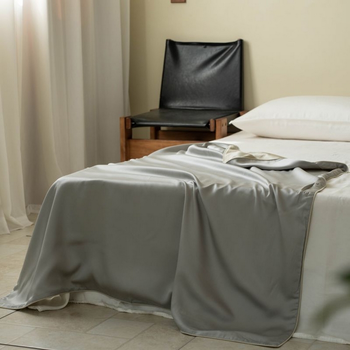 91家纺网 家纺一手货源 找家纺 咏绒家纺工厂店 2025新款A类奥地利进口天丝盖毯系列 -风格一 云间青绿