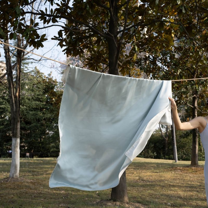 91家纺网 家纺一手货源 找家纺 咏绒家纺工厂店 2025新款A类奥地利进口天丝盖毯系列 -风格一 秋波蓝