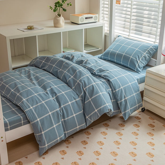 91家纺网 家纺一手货源 找家纺 柠萌家居 2025年最新款学生宿舍全棉无印风A类良品宿舍上下铺三件套 浅蓝大格