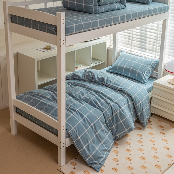 91家纺网 家纺一手货源 找家纺 柠萌家居 2025年最新款学生宿舍全棉无印风A类良品宿舍上下铺三件套 浅蓝大格