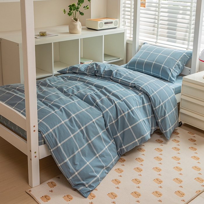 91家纺网 家纺一手货源 找家纺 柠萌家居 2025年最新款学生宿舍全棉无印风A类良品宿舍上下铺三件套 浅蓝大格