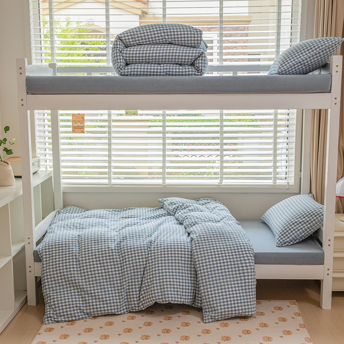 91家纺网 家纺一手货源 找家纺 柠萌家居 2025年最新款学生宿舍全棉无印风A类良品宿舍上下铺三件套 浅蓝小格