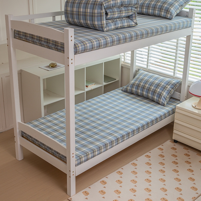 91家纺网 家纺一手货源 找家纺 柠萌家居 2025年最新款学生宿舍全棉无印风A类良品宿舍上下铺三件套 遇见兰格