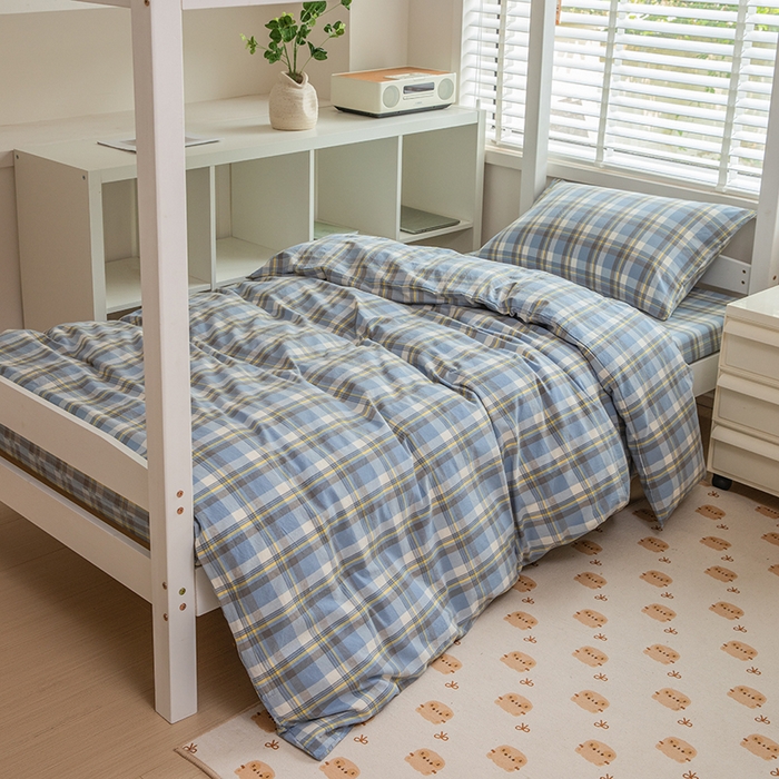 91家纺网 家纺一手货源 找家纺 柠萌家居 2025年最新款学生宿舍全棉无印风A类良品宿舍上下铺三件套 遇见兰格