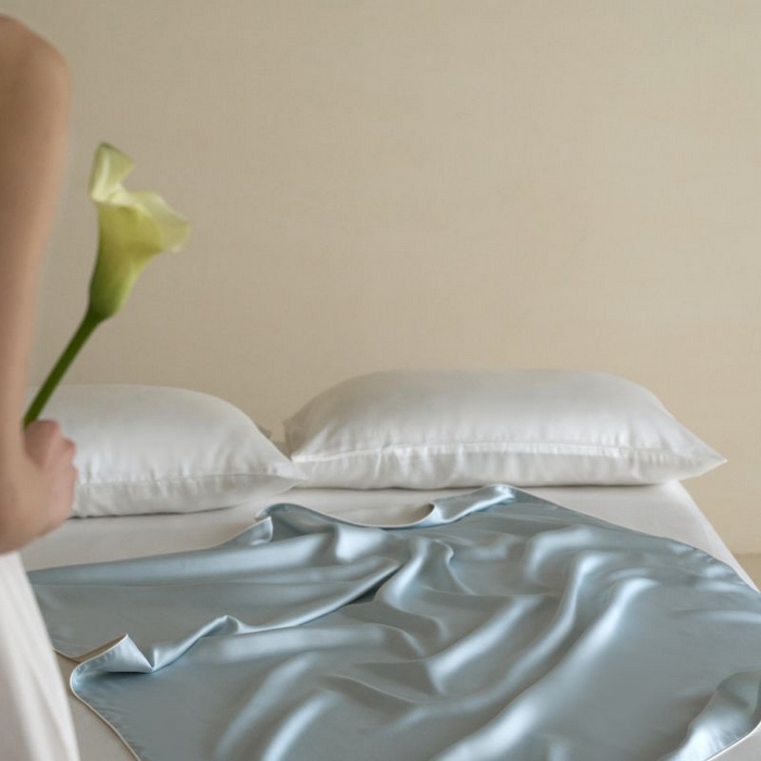 91家纺网 家纺一手货源 找家纺 咏绒家纺工厂店 2025新款A类奥地利进口天丝盖毯系列 -风格二 秋波蓝