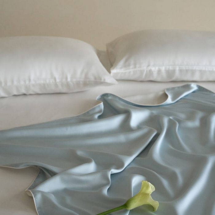 91家纺网 家纺一手货源 找家纺 咏绒家纺工厂店 2025新款A类奥地利进口天丝盖毯系列 -风格二 秋波蓝