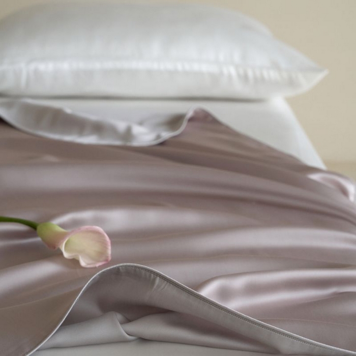 91家纺网 家纺一手货源 找家纺 咏绒家纺工厂店 2025新款A类奥地利进口天丝盖毯系列 -风格二 凝脂紫